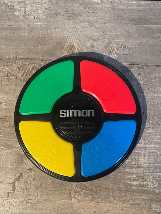Hasbro Other - Hasbro Simon Electronic Memory Game - Red, Green, Blue, Yellow